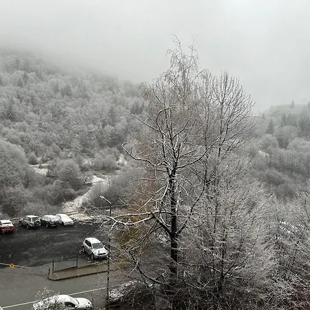 New & Stylish Axel With Mountain Views *