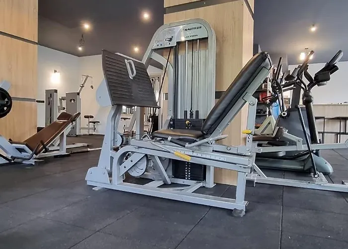 New & Stylish Axel With Mountain Views *